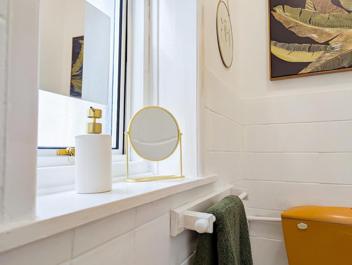 In Portsmouth- Hot Tub - Sleeps 10 Holiday home