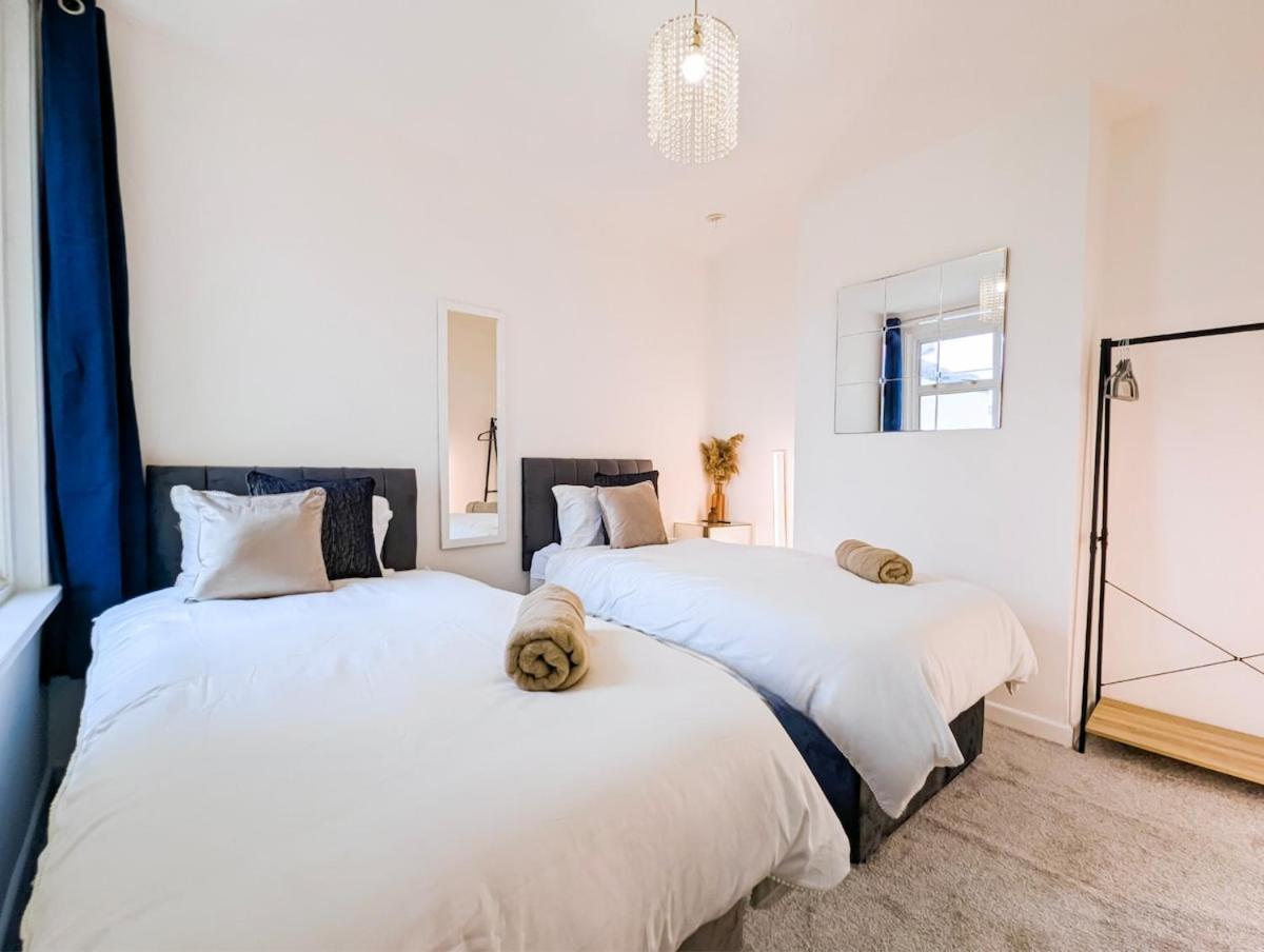 In Portsmouth- Hot Tub - Sleeps 10 Holiday home Portsmouth