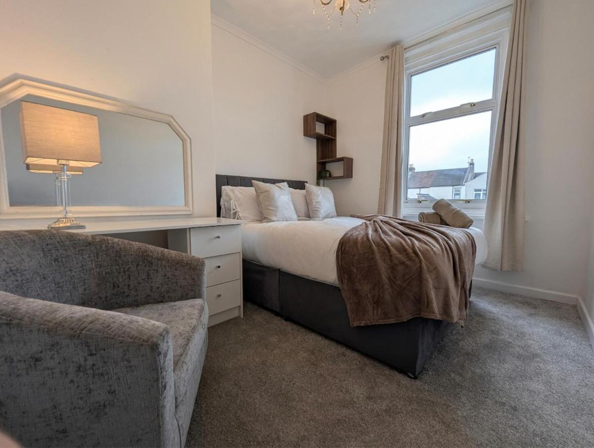 In Portsmouth- Hot Tub - Sleeps 10 *