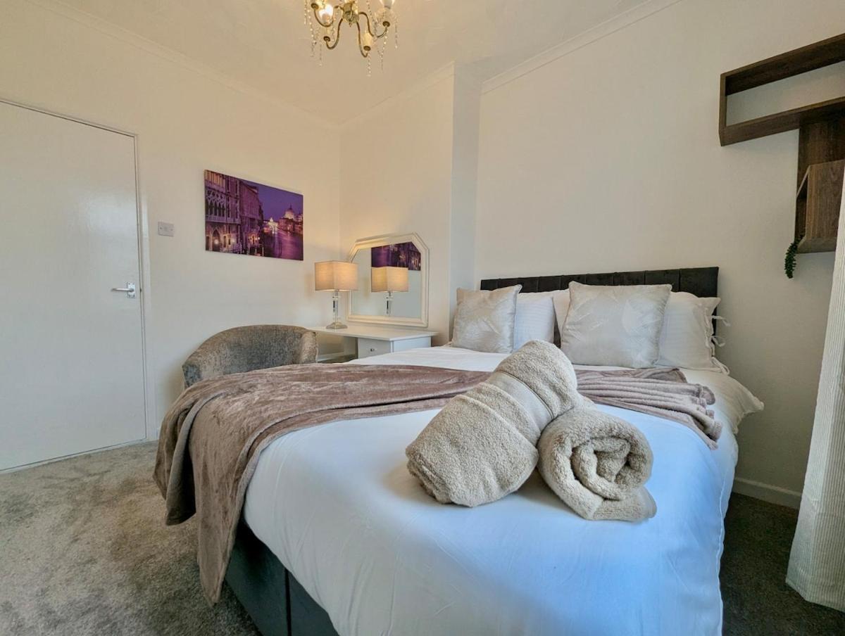 Holiday home In Portsmouth- Hot Tub - Sleeps 10 *