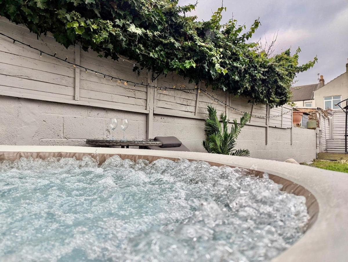 Holiday home In Portsmouth- Hot Tub - Sleeps 10 *